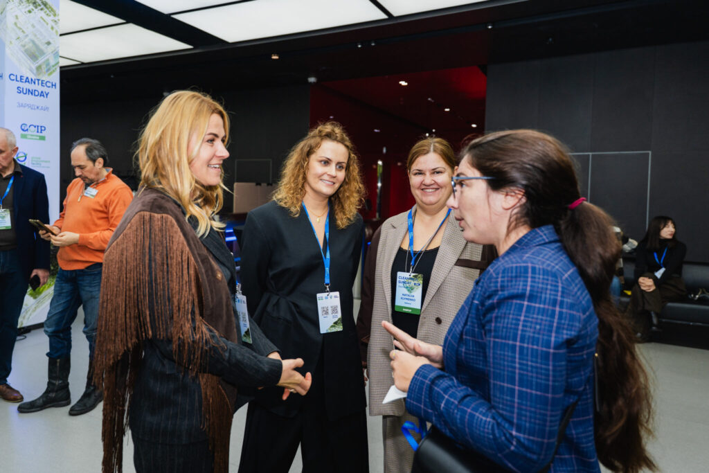 Green innovators and venture investors discussing potential funding and collaboration opportunities