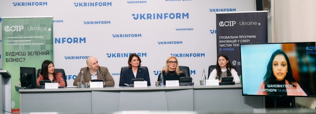 Panel discussion at the GCIP Ukraine 2.0 launch event at Ukrinform. Five speakers are seated at the table, with another speaker, Manasa Suresh, joining online via a large screen on the right